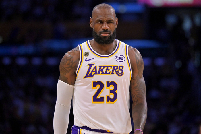 app下载-贬低乔丹，被美媒多位名记怒喷，NBA历史谁才是最强球星？|克里斯·保罗|皮蓬|詹姆斯|总决赛|乔丹-克拉克森_新浪体育_新浪新闻