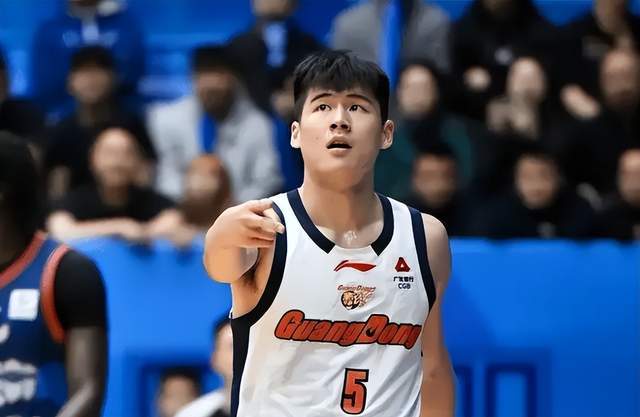 leyu sports-正负值第1，仍不被看好！媒体人怒了，质问广东教练组：该换谁？